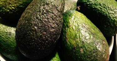 «Alerta grave» en la UE: Hallan aguacates sudafricanos con alta presencia de un pesticida prohibido