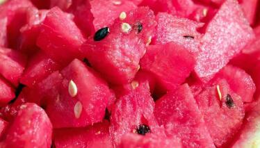 Menos producción y costes altos, el combo que ha subido un 50% el precio de la fruta de verano