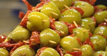 Estas son las aceitunas chupadedos que se hacen en Morón de la Frontera para Mercadona