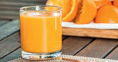 Tomar zumo de naranja no cura el resfriado, pero esto sí ayuda a prevenirlo: «El cuerpo recuerda lo que haces cada día»