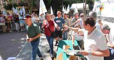 El campo cordobés vuelve a salir a la calle para protestar: aceite gratis y ‘teatro’ para reclamar una PAC fuerte