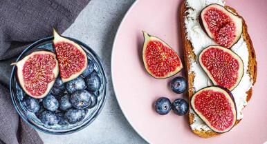 ¿Por qué los expertos ya no cenan sólo fruta? Esto recomienda Rosa Fernández para la última comida del día