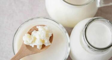 ¿Yogur natural o kéfir? La nutricionista Rosa Fernández desvela cuál es el mejor para tu salud intestinal y por qué