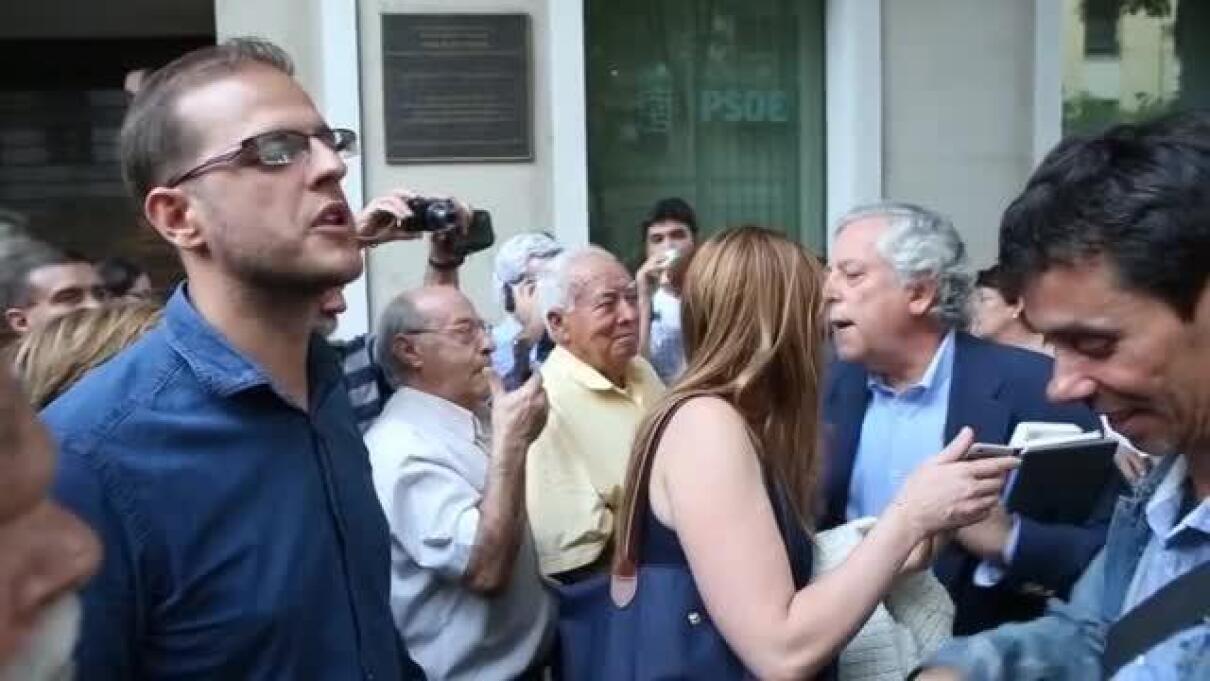 Miguel Ángel Aguilar se enfrenta a los manifestantes